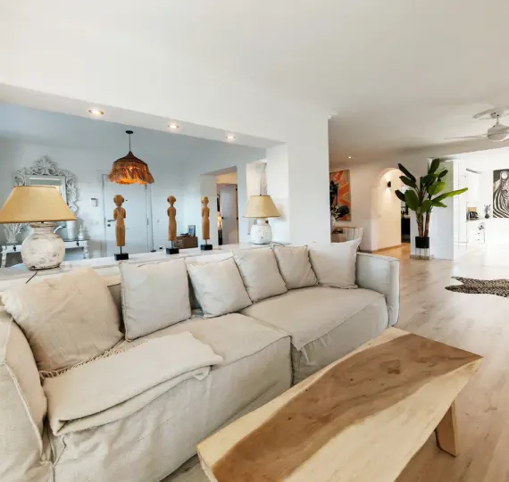 Продажа  отдельно стоящей виллы в Las Chapas