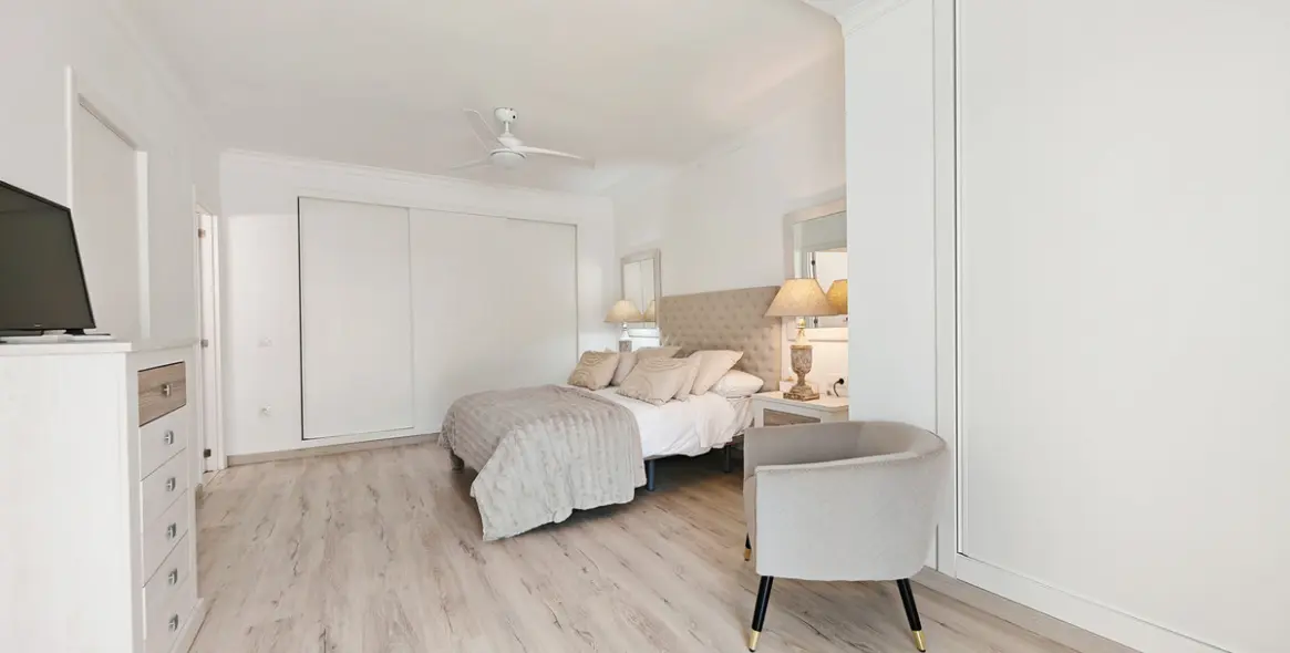 Venta de villa independiente en Las Chapas 14