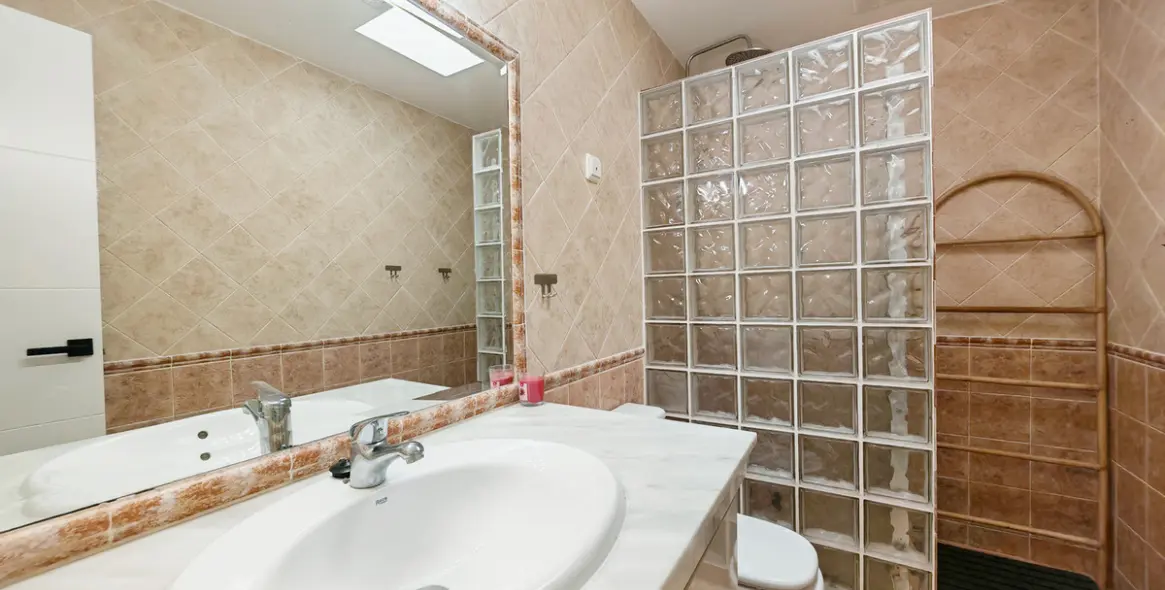 Venta de villa independiente en Las Chapas 15