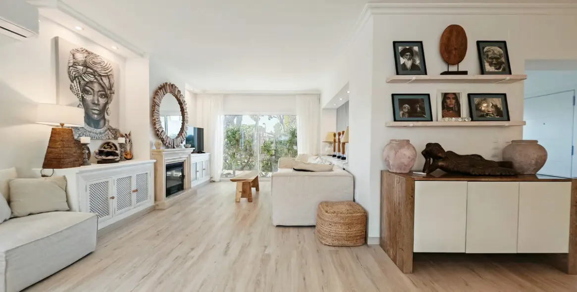 Venta de villa independiente en Las Chapas 1