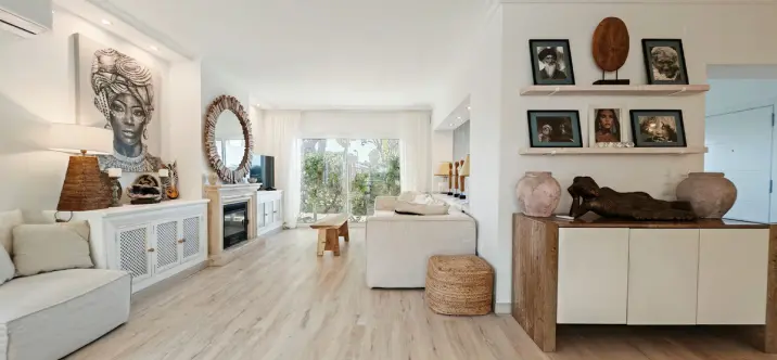 Venta de villa independiente en Las Chapas 0