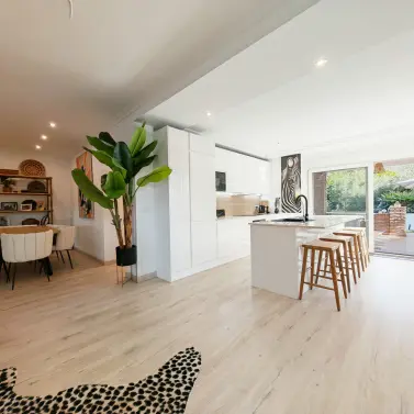 Venta de villa independiente en Las Chapas