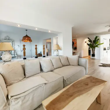 Venta de villa independiente en Las Chapas