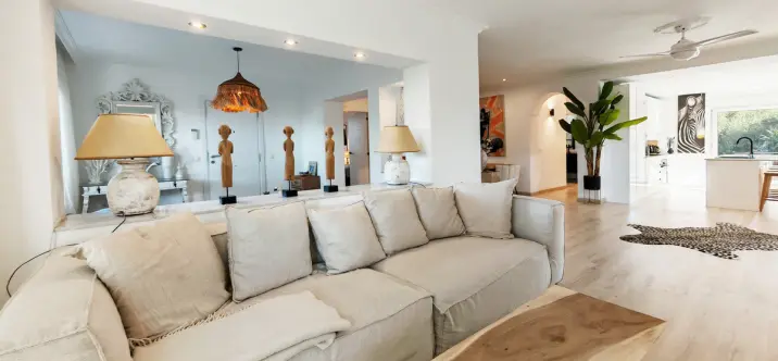 Venta de villa independiente en Las Chapas 2