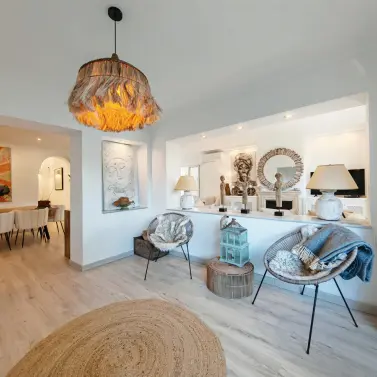 Venta de villa independiente en Las Chapas