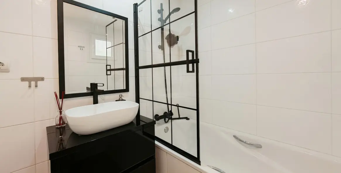 Venta de villa independiente en Las Chapas 18