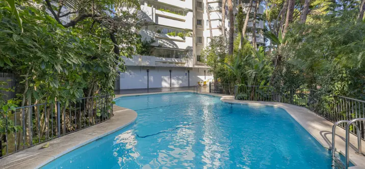Venta de apartamento en planta media en The Golden Mile 0