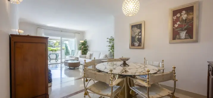 Venta de apartamento en planta media en The Golden Mile 2