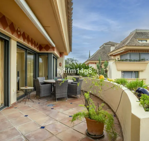 Venta de ático dúplex en Nueva Andalucía