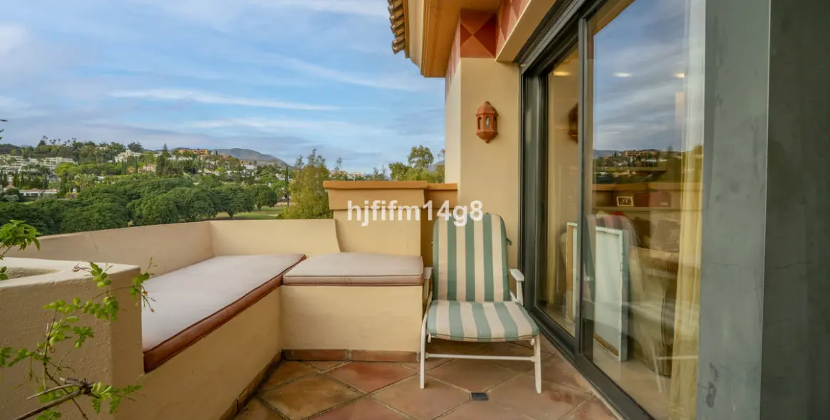 Sale of penthouse duplex in Nueva Andalucía 4