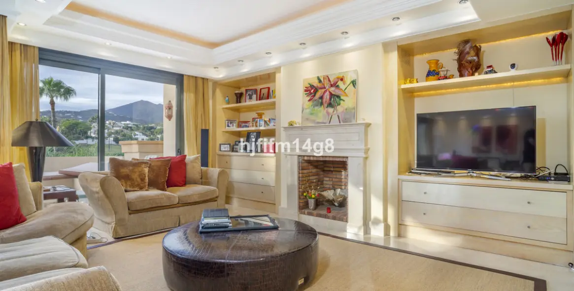 Sale of penthouse duplex in Nueva Andalucía 5