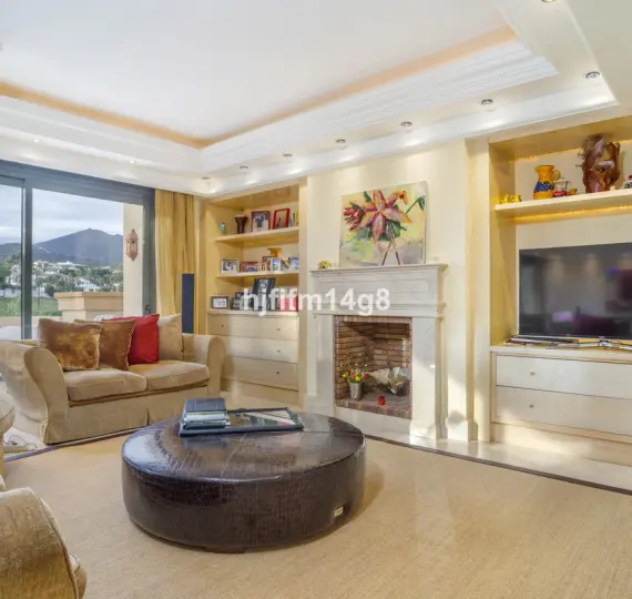 Venta de ático dúplex en Nueva Andalucía