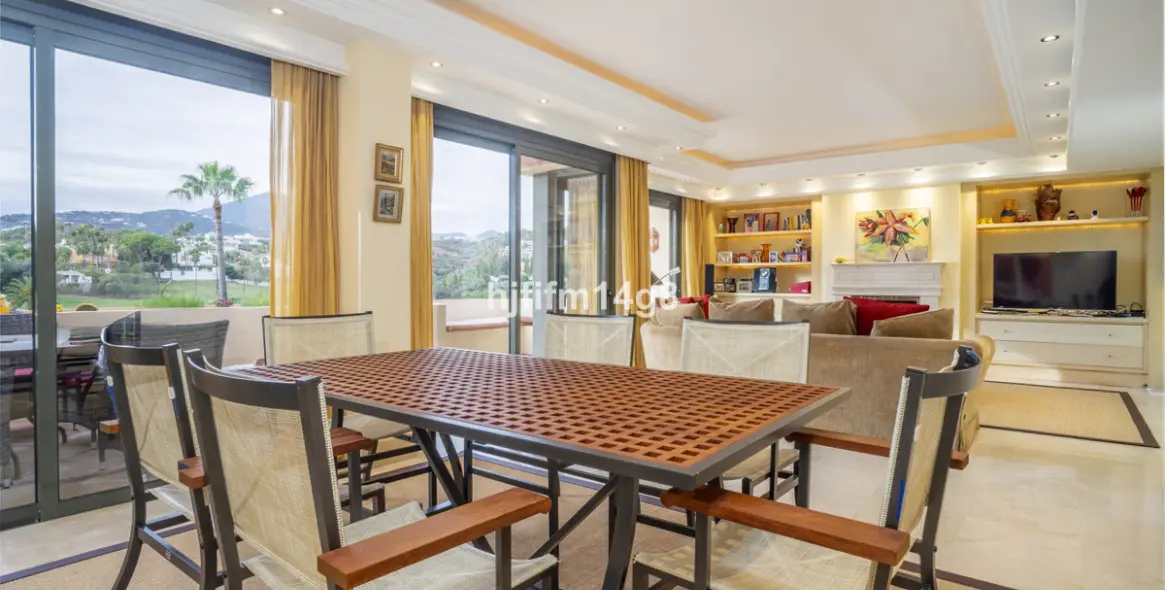 Sale of penthouse duplex in Nueva Andalucía 6