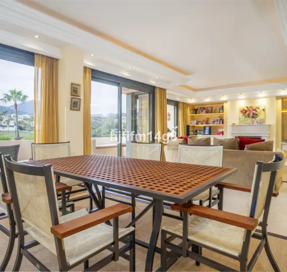 Venta de ático dúplex en Nueva Andalucía