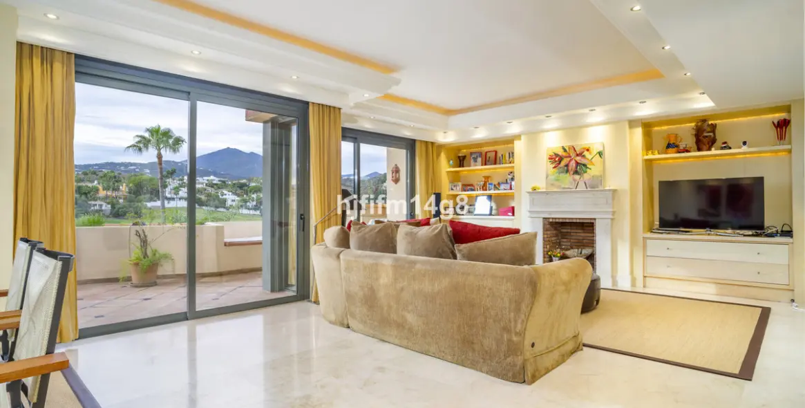 Sale of penthouse duplex in Nueva Andalucía 10