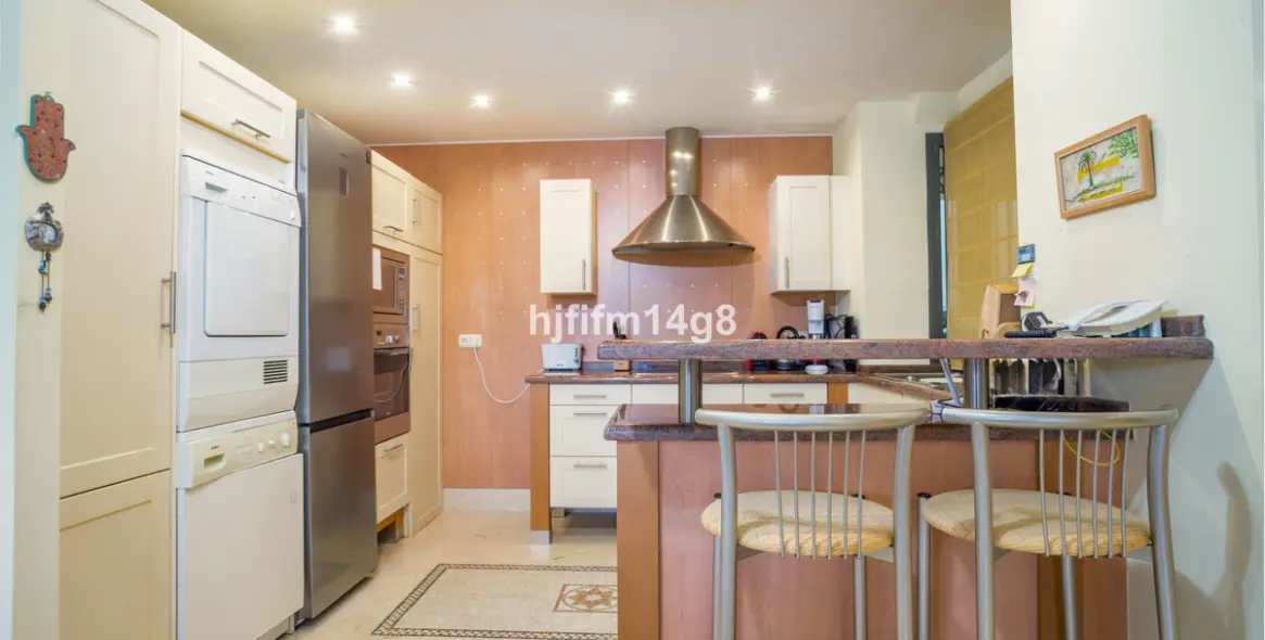 Sale of penthouse duplex in Nueva Andalucía 11