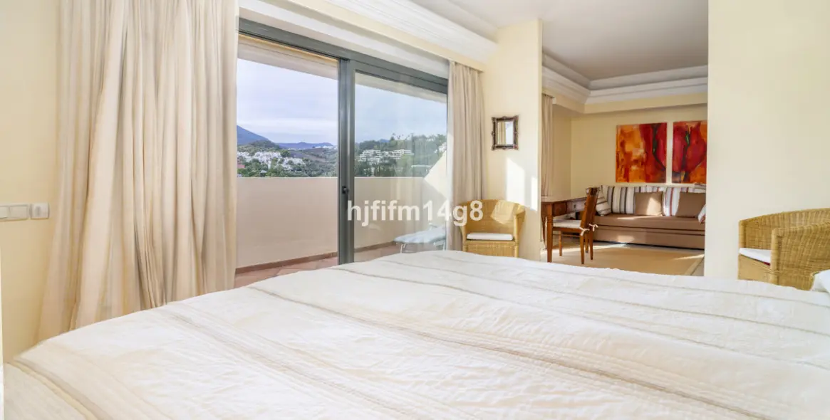 Sale of penthouse duplex in Nueva Andalucía 18