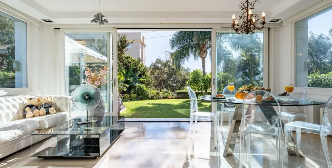 Sale of detached villa in Calahonda 2