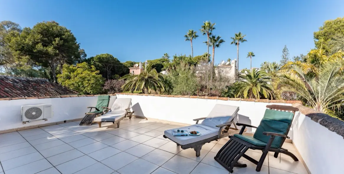 Sale of detached villa in Calahonda 3