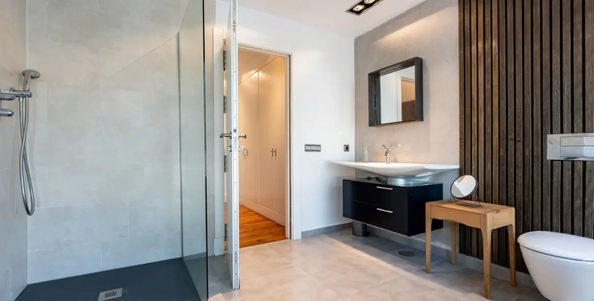 Sale of detached villa in Calahonda 5