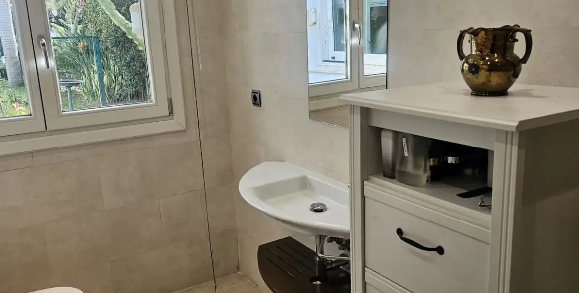 Sale of detached villa in Calahonda 11