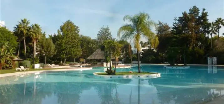 Venta de ático en Guadalmina Baja 1