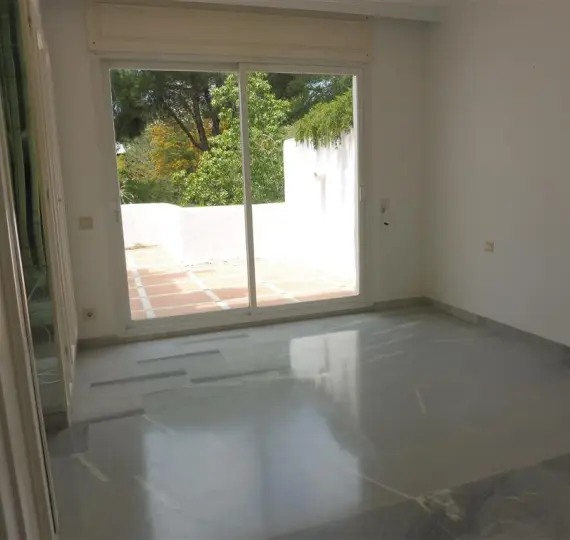 Venta de ático en Guadalmina Baja