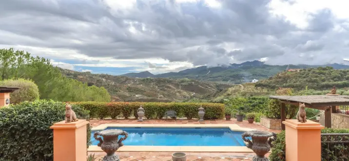 Sale of detached villa in Monda 1