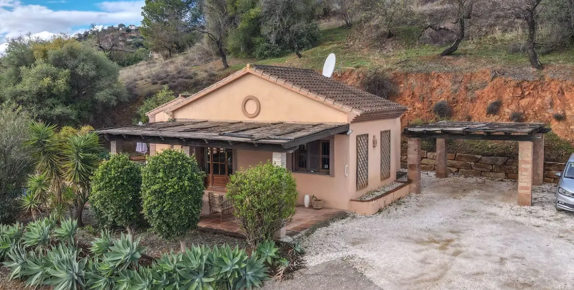Sale of detached villa in Monda 3