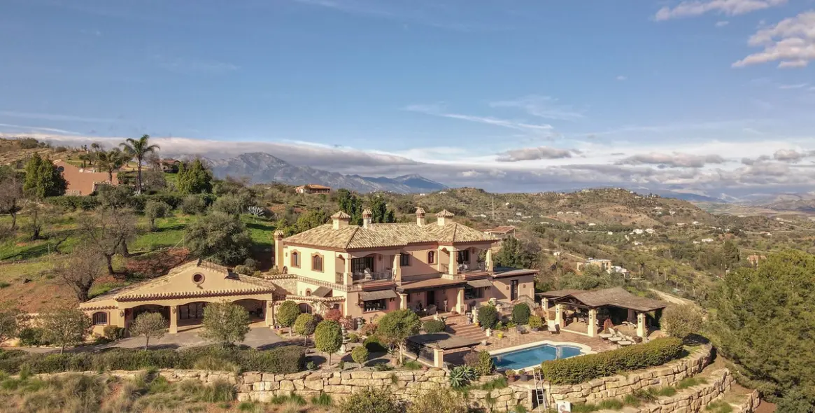 Sale of detached villa in Monda 5