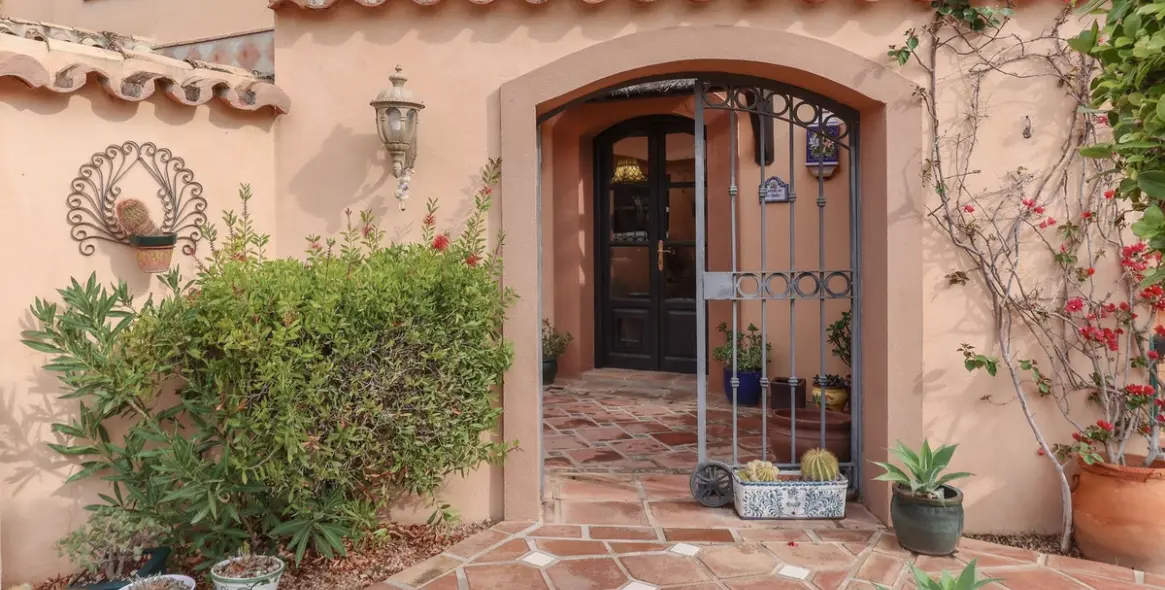 Sale of detached villa in Monda 9