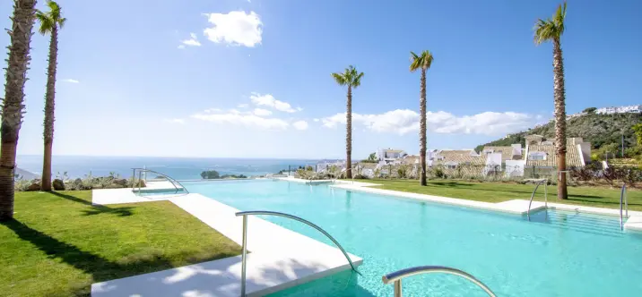 Продажа дома на две семьи в Benalmadena Costa 1