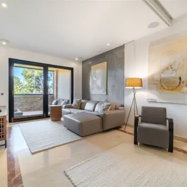 Venta de apartamento en planta media en Puerto Banús