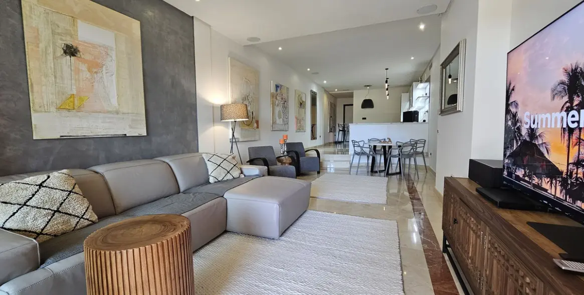 Sale of middle floor apartment in Puerto Banús 6