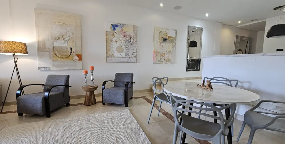 Sale of middle floor apartment in Puerto Banús 7