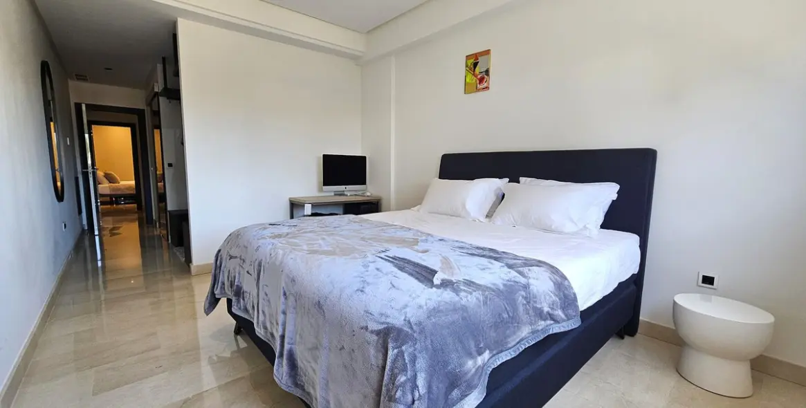 Sale of middle floor apartment in Puerto Banús 11