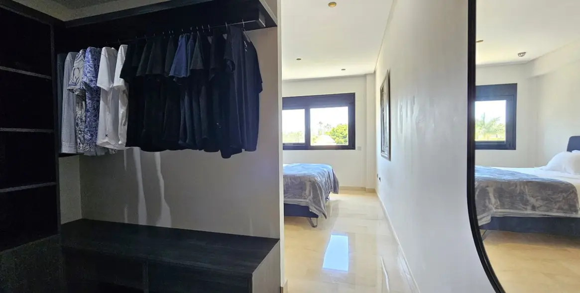 Sale of middle floor apartment in Puerto Banús 12