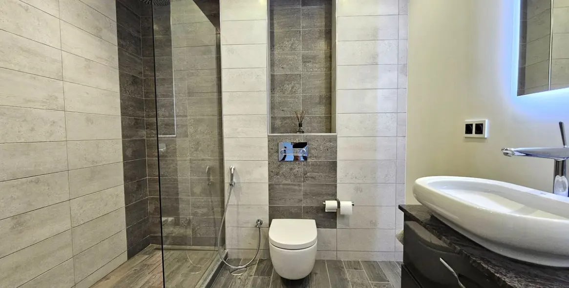 Sale of middle floor apartment in Puerto Banús 14