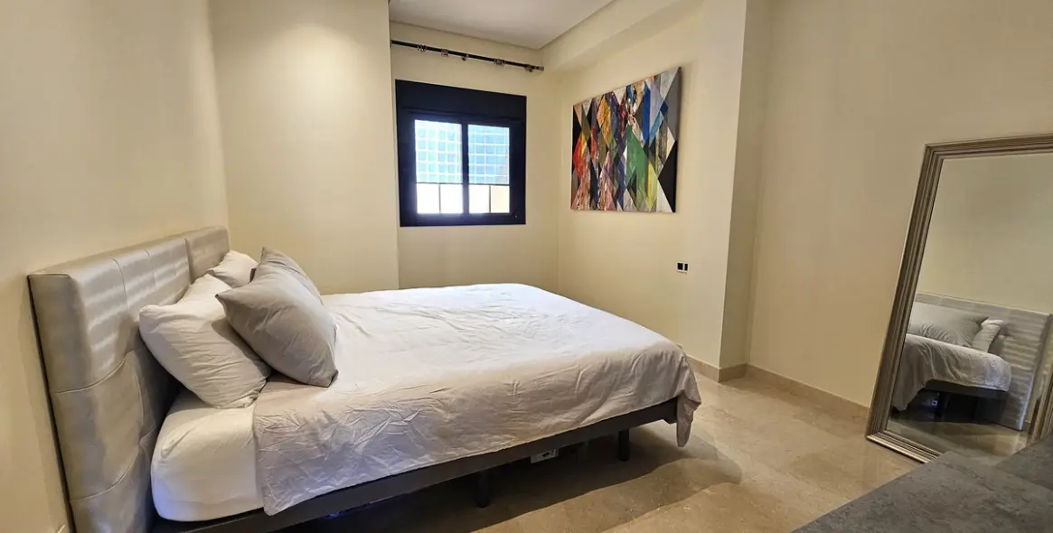 Sale of middle floor apartment in Puerto Banús 16