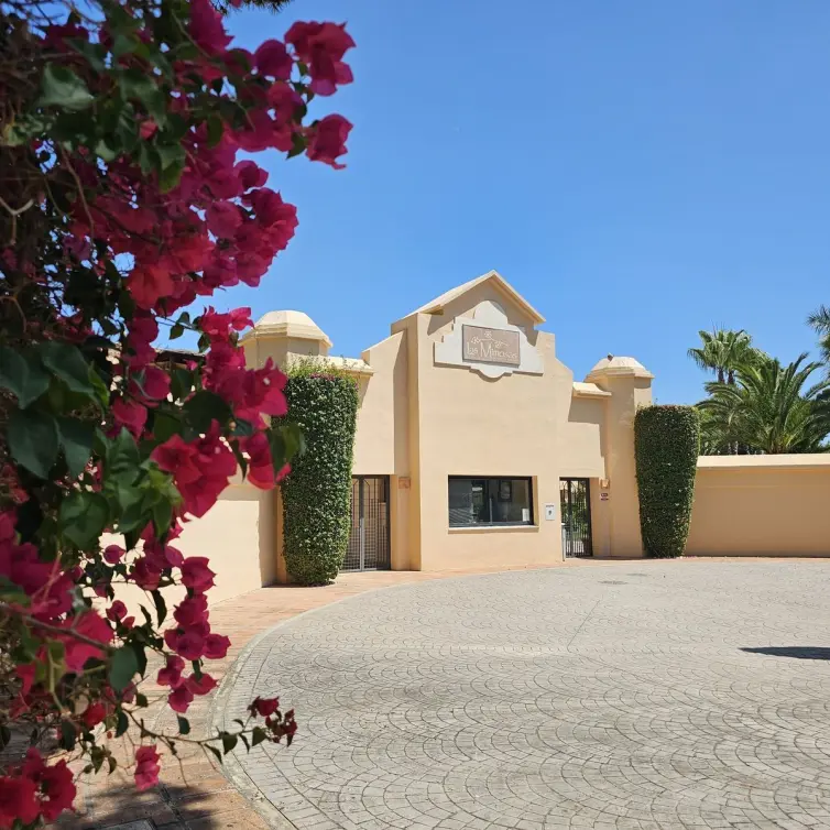 Sale of middle floor apartment in Puerto Banús