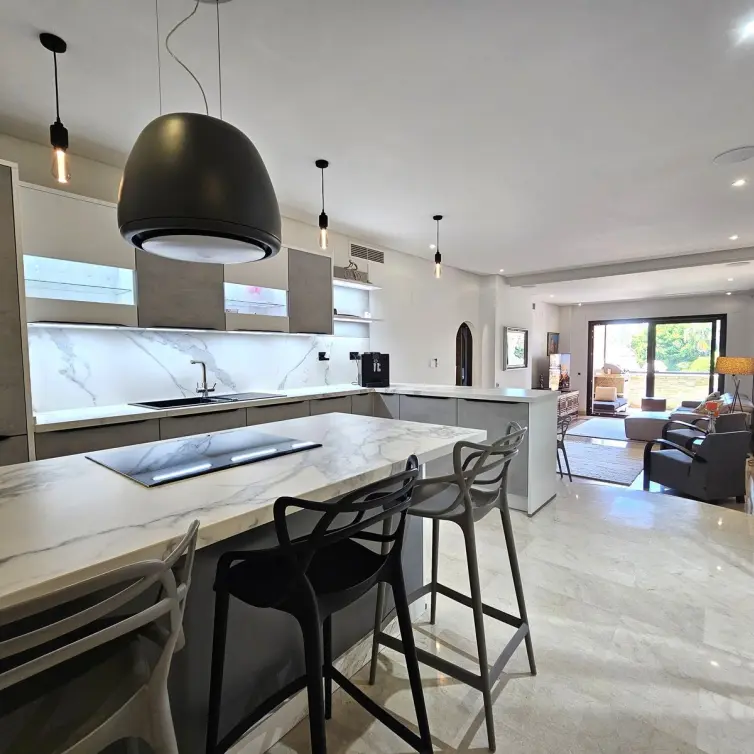 Sale of middle floor apartment in Puerto Banús