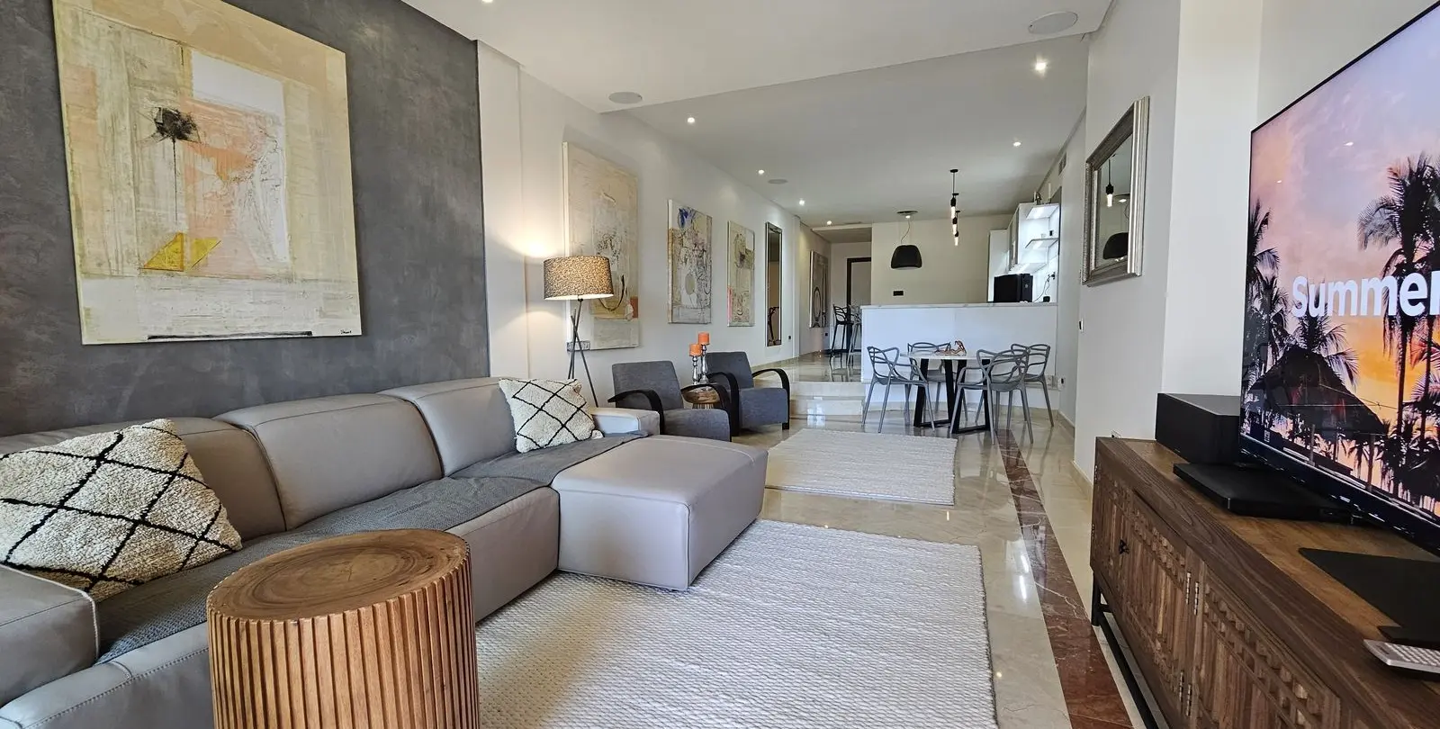 Sale of middle floor apartment in Puerto Banús 6