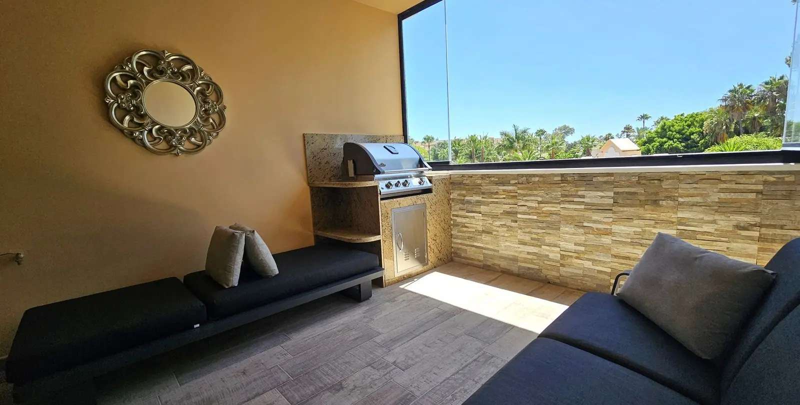 Sale of middle floor apartment in Puerto Banús 9