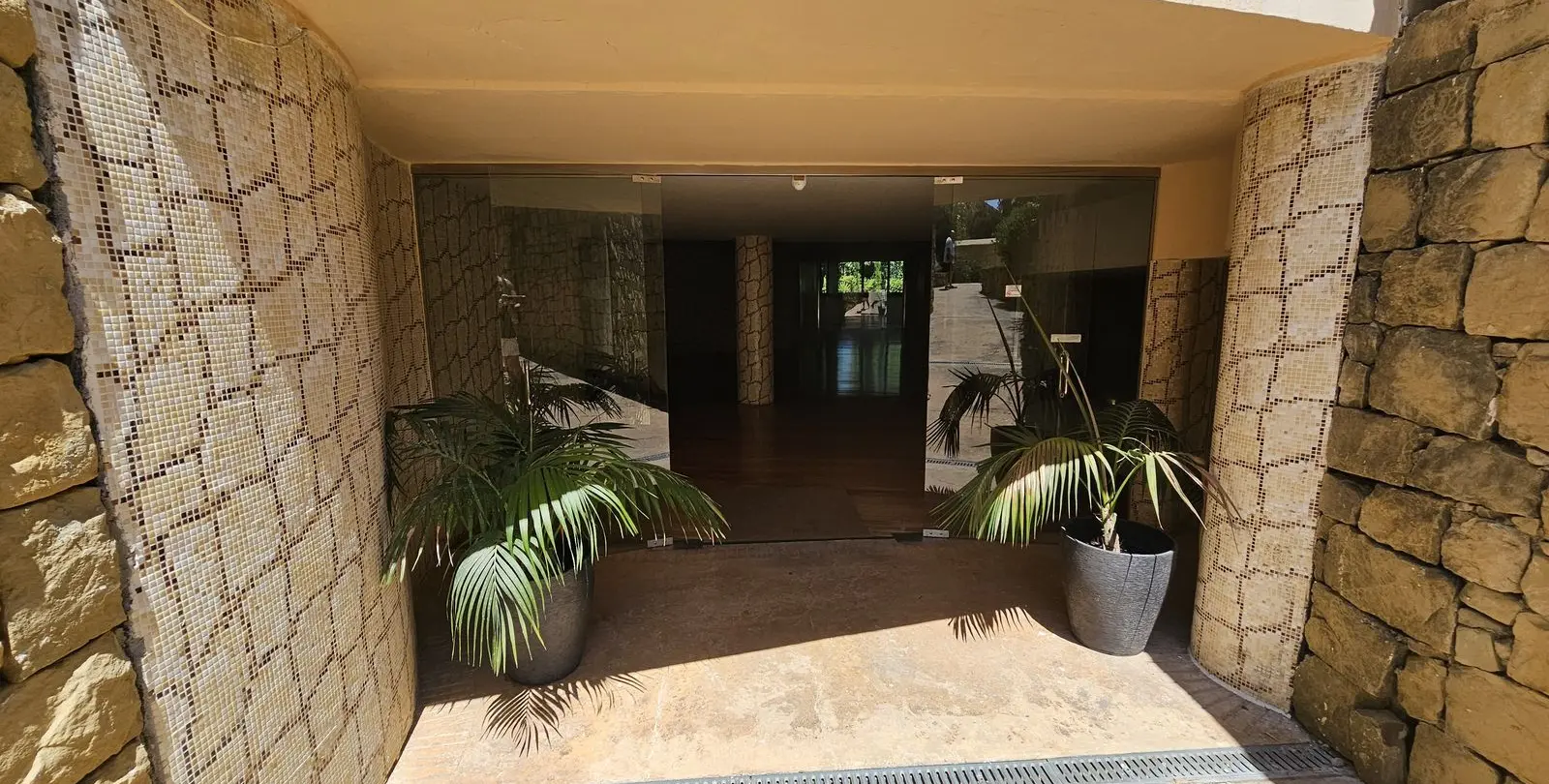 Sale of middle floor apartment in Puerto Banús 29