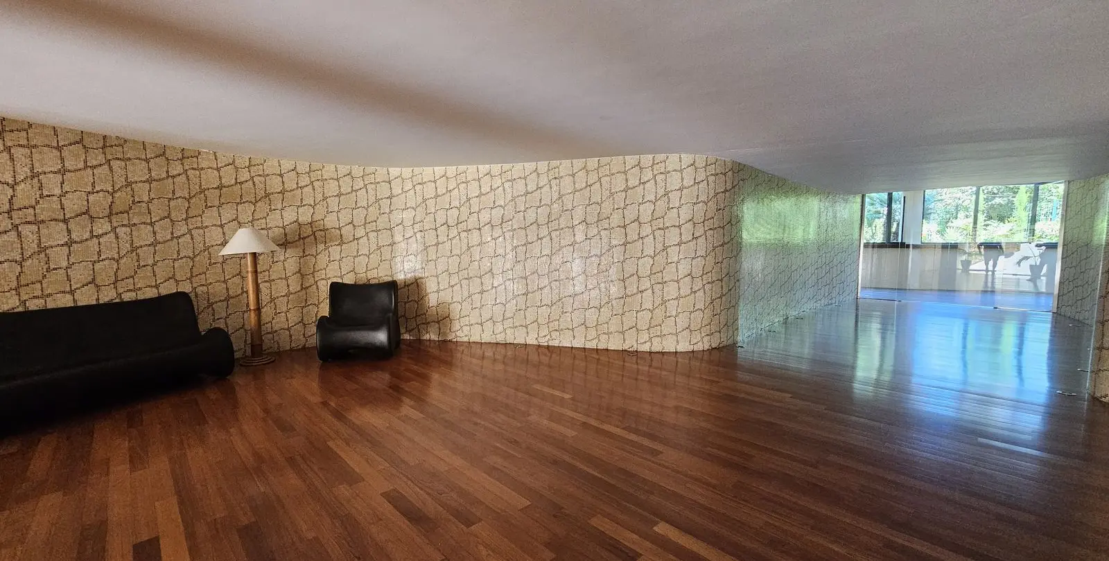Sale of middle floor apartment in Puerto Banús 30
