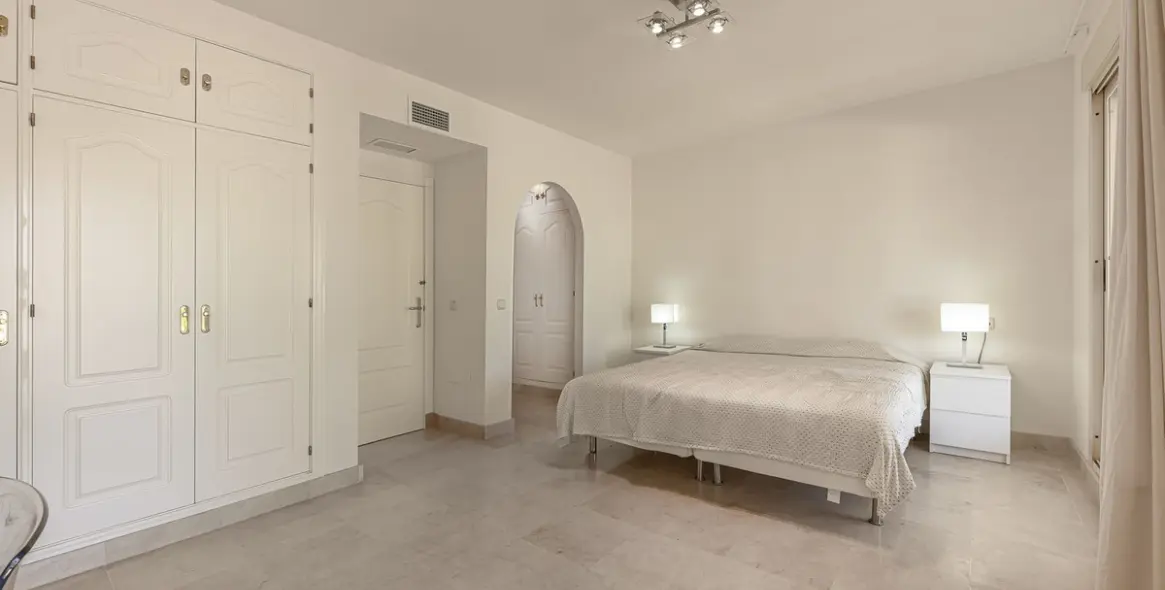 Продажа таунхауса в Nueva Andalucía 17