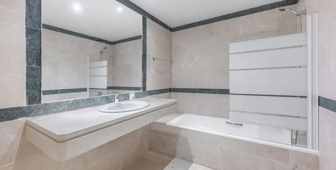 Sale of townhouse in Nueva Andalucía 23