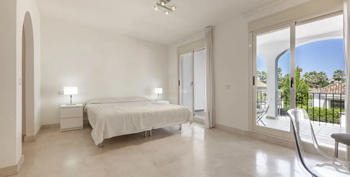 Sale of townhouse in Nueva Andalucía 27