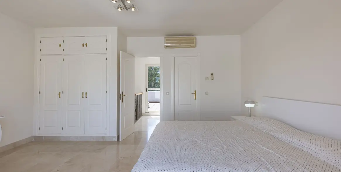 Sale of townhouse in Nueva Andalucía 29