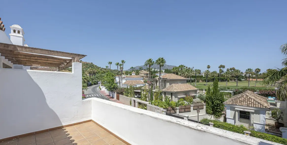 Sale of townhouse in Nueva Andalucía 31